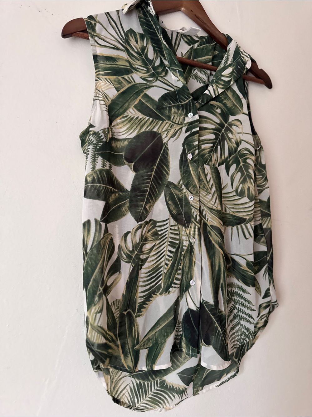 H&M Sleeveless Green Tropical Button-Front Blouse - Size 4 - Picture 3 of 6